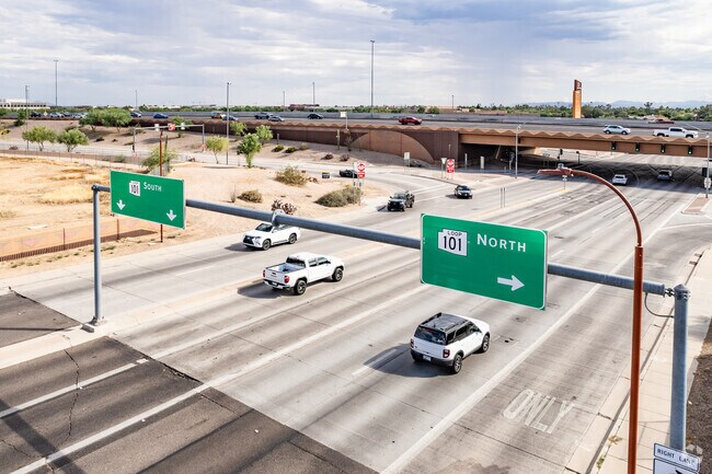 The 101 loop conveniently links Gainey Ranch with the rest of Scottsdale and Pheonix.