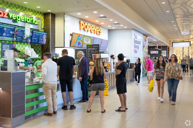 You can always grab a bite at the nearby Boca Town Center Mall that is minutes from Long Lake.