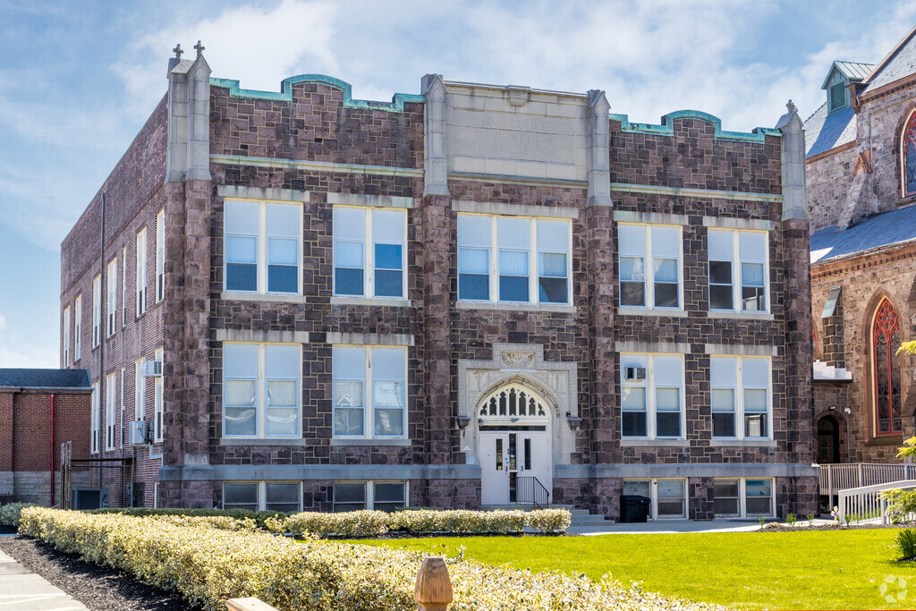 Achievers Early College Prep Charter School serves middle school and high school students.