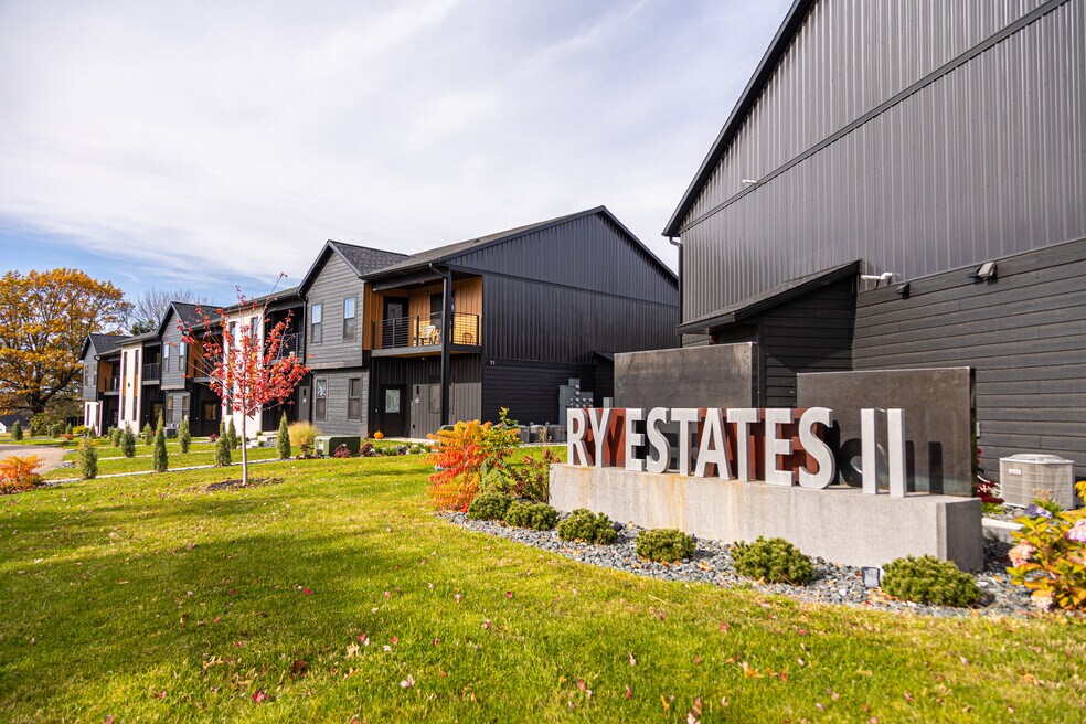 1152 N Hillcrest Pkwy unit 202, Altoona, WI 54720 - photo 1