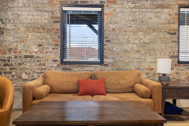 18 Bank St unit The Teller, Bristol, TN 37620 - photo 5