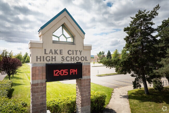 The marquee at Lake City High School welcomes Southeast Hillside students.
