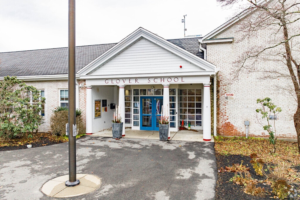 Glover Elementary School is a highly rated, public school located in Milton, MA.