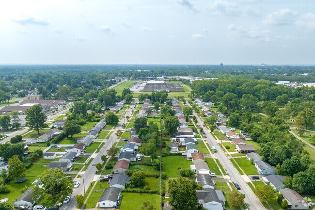 Oriole Heights is conveniently located near the Port Columbus Airport and close to downtown.