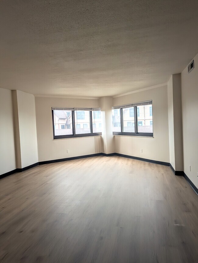 1633 N Prospect Ave Unit 2C, Milwaukee, WI 53202