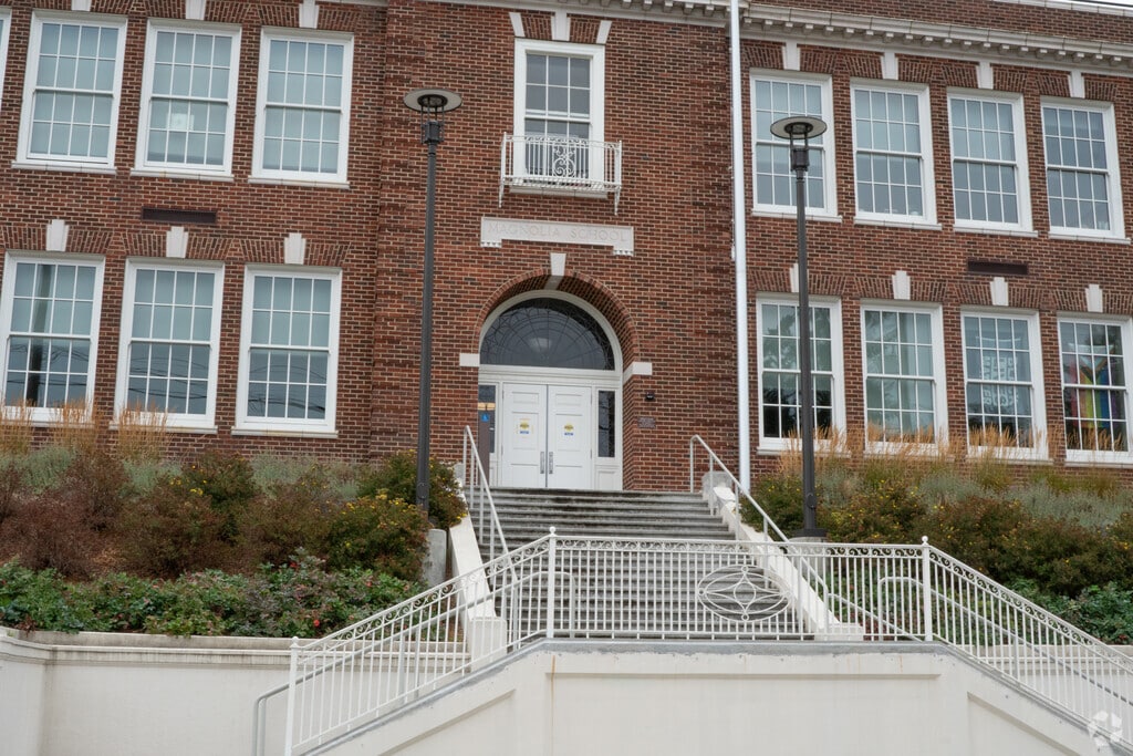 Magnolia Elementary School provides education to the little residents in 
Magnolia