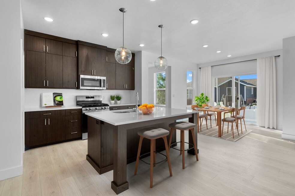 635 E 240 N, Tremonton, UT 84337 - photo 1