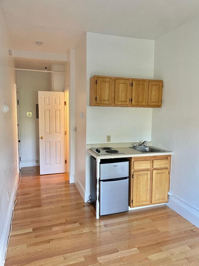 1077 Beacon St unit 9, Brookline, MA 02446 - photo 3