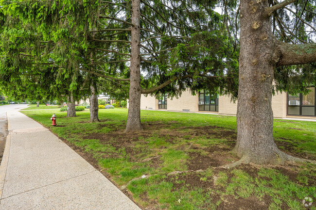 Locals love St. Rose of Lima School for it's competent staff and convenient location.