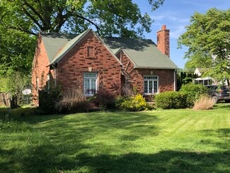 438 W 44th St, Indianapolis, IN 46208