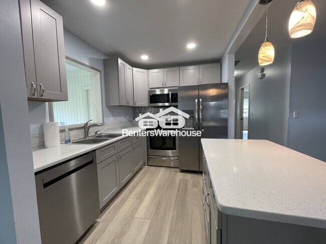 110 Gloucester Blvd unit 346, Sun City Center, FL 33573 - photo 6