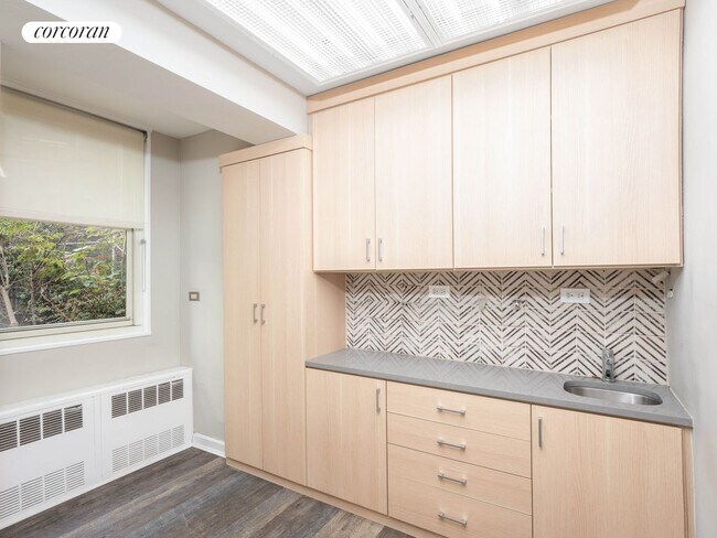 185 E 85th St, New York, NY 10028 - photo 3