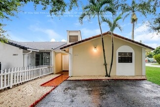 20015 W Oakmont Cir, Hialeah, FL 33015