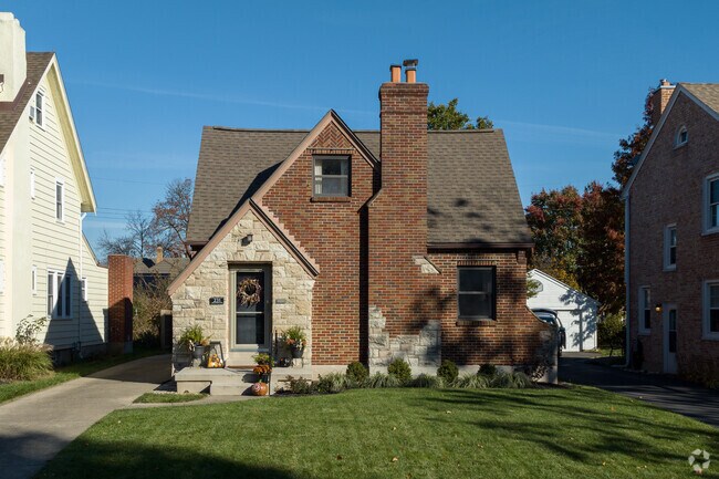 Oakwood offers smaller homes with cozy layouts and charming neighborhood surroundings.