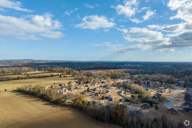 There are some pockets of homes amongst the farms in Capshaw.