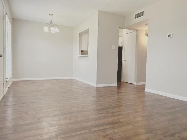 461 Eldon Dr unit 9, Corpus Christi, TX 78412 - photo 7