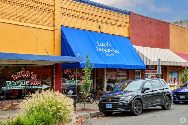 Luis's Taqueria has been serving Michoacan style Mexican food since 1993 in Woodburn.
