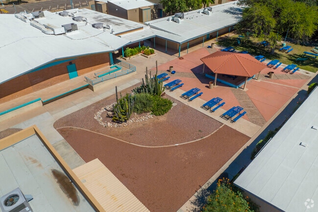 Laguna Elementary, courtyard 2