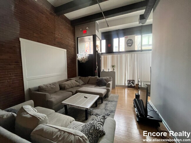 254 Friend St unit 7, Boston, MA 02114 - photo 5