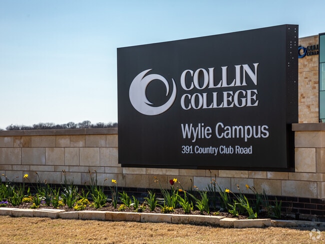 Collin College Wylie Campus is located just north of FM 544 at Country Club Road in Wylie.