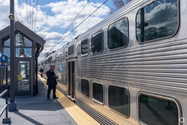 Catch the Metra to Downtown Chicago at the Calumet stop in East Hazel Crest.