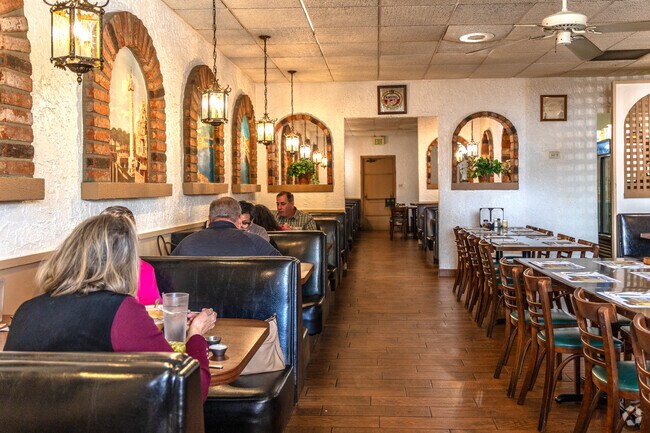 Locally loved restaurants are located in the Tierrasanta Town Center in Tierrasanta.