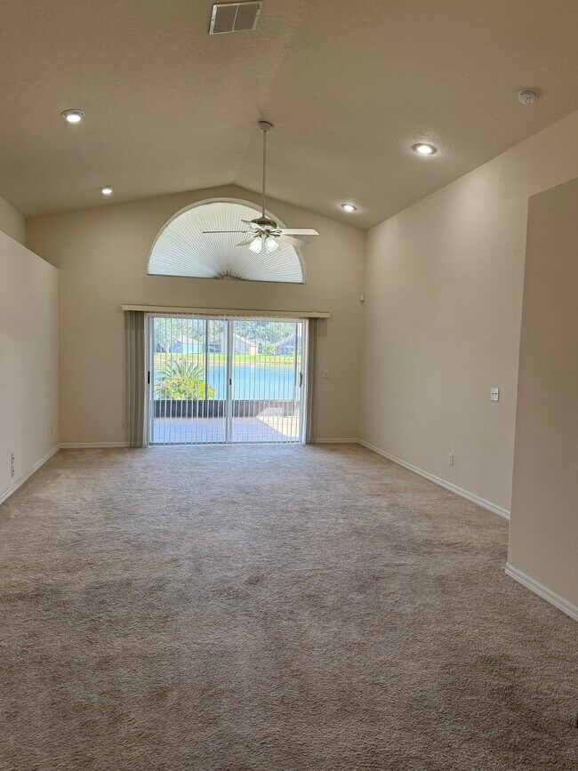 1628 Maximilian Dr, Wesley Chapel, FL 33543 - photo 5