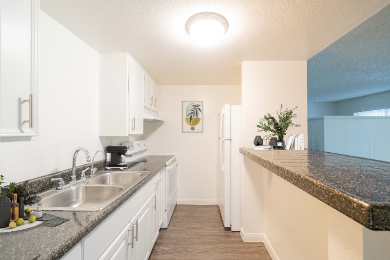 800 E Bobier Dr unit L1, Vista, CA 92084 - photo 1