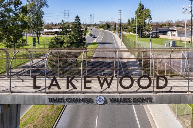 About Lakewood Estates | Schools, Demographics, Things to Do 