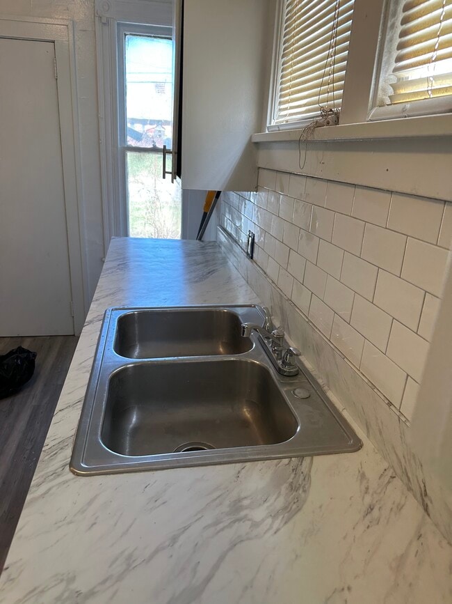 619 French St, Farrell, PA 16121 - photo 7