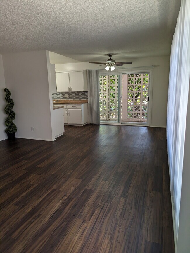 24065 Ocean Ave, Torrance, CA 90505