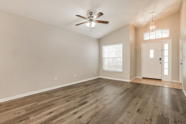 11722 Mango Cross Ct, Seffner, FL 33584 - photo 3