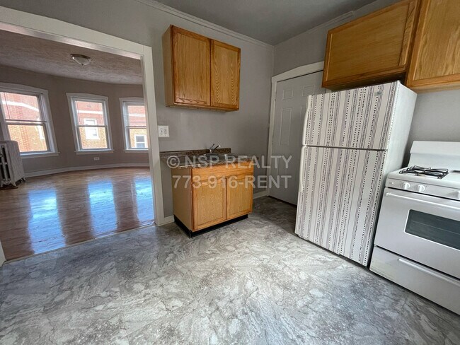 4031 W Melrose St unit 3N, Chicago, IL 60641 - photo 4