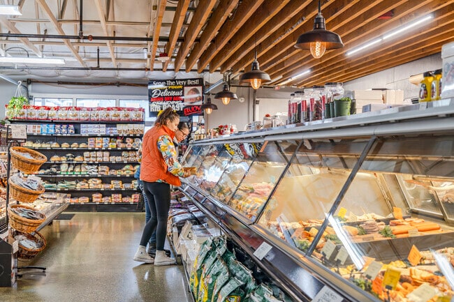 H&L Produce offers ready to eat on the go options in the Oakbrook, WA area.