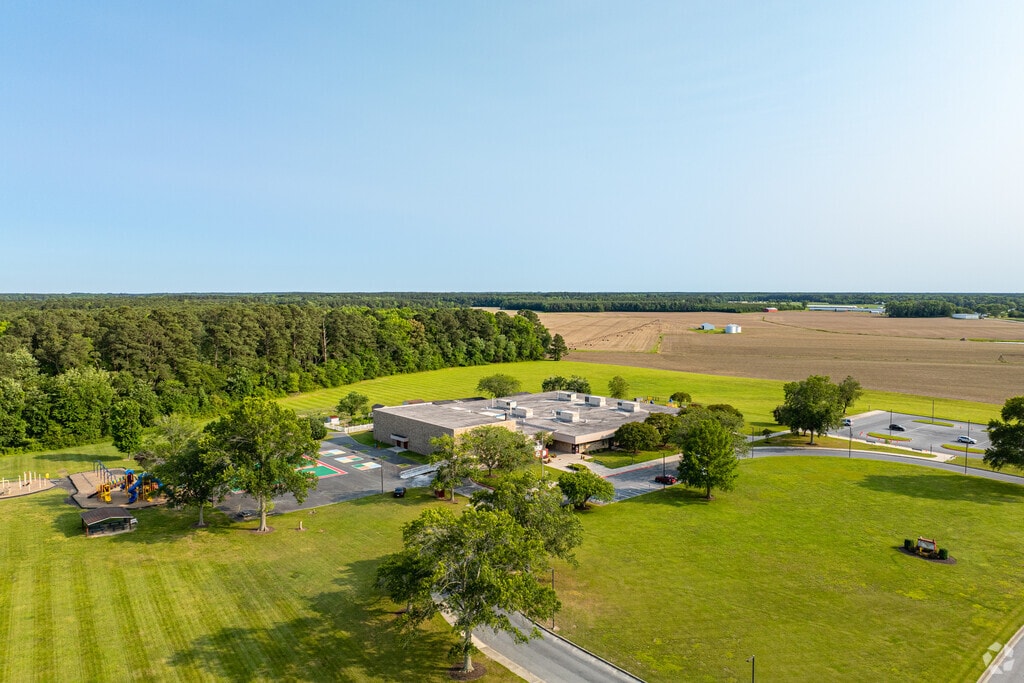 Snow Hill Elementary has received an overall score of A from Niche.