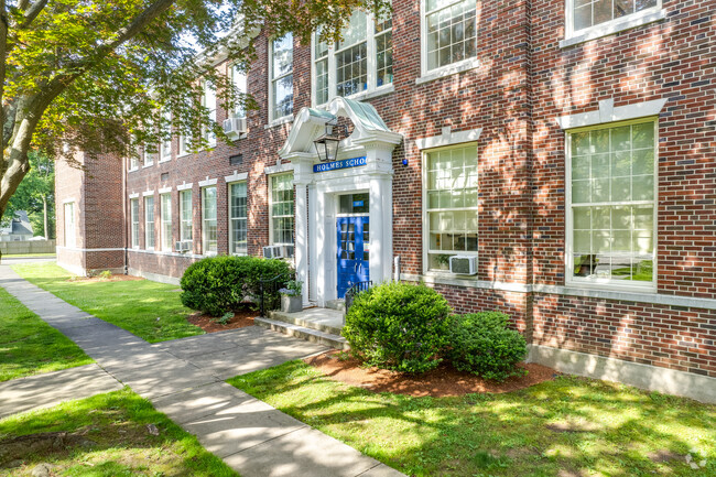 Holmes Elementary School is a top choice school for students living in Darien.