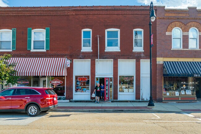 Collinsville, IL City Guide | About Living in Collinsville - Homes.com