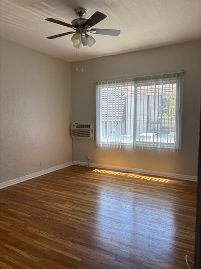 Beautiful spacious and bright apartment in the Pasadena Area, Pasadena, CA 91101 - photo 4