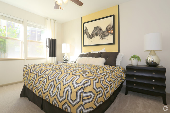 2BR, 2BA Rutherford