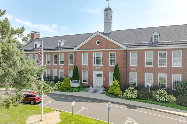 Julian Curtiss Elementary School is located at 180 E Elm Street in Greenwich, CT.