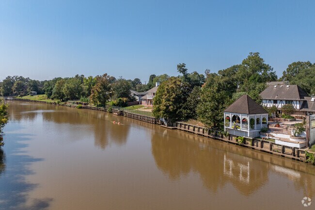 Some lucky Greenbriar residents enjoy the serene waters of Vermilion.