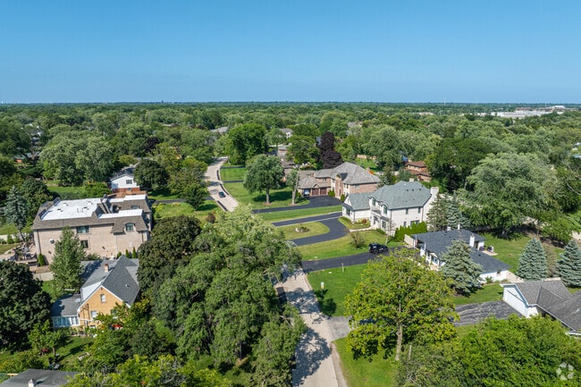 Glenbrook Countryside homes sit along tree-lined streets.