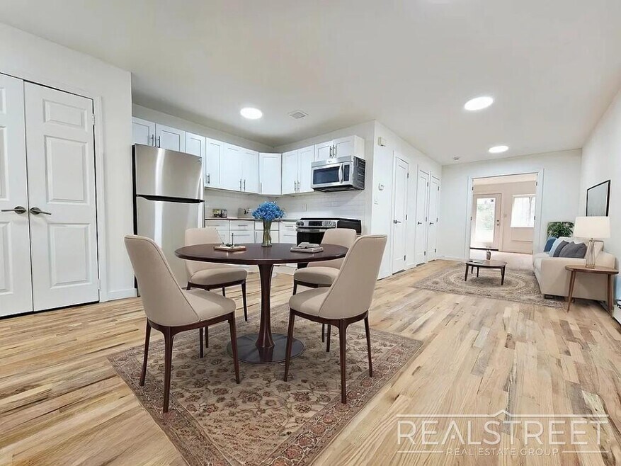 Massive 3BD/3BA Renovated Duplex with Home...