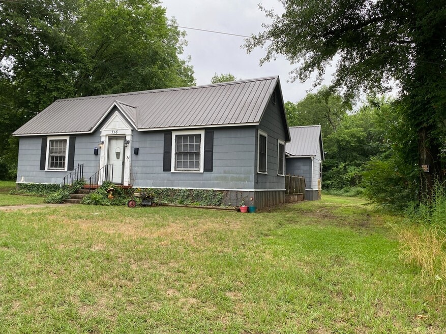 716 E Austin St, Paris, TX 75460 - photo 1