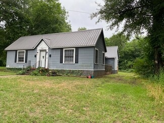 716 E Austin St, Paris, TX 75460