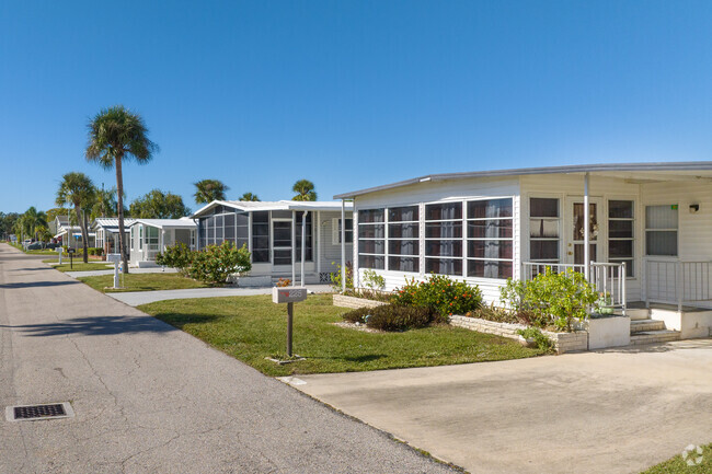 A row of manufactured homes in the Bay Lakes Estates community in Nokomis.