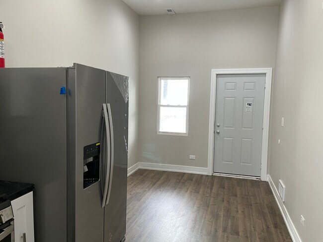 4407 S Wallace St unit 1, Chicago, IL 60609 - photo 5