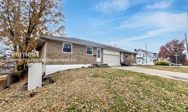 9515 E 18 St S, Independence, MO 64052 - photo 2