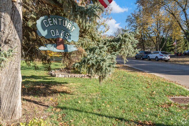 Century Oaks is located in the vibrant, award-winning city of Elgin, IL.