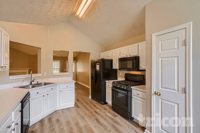 2930 Arden Ridge Dr, Suwanee, GA 30024 - photo 6